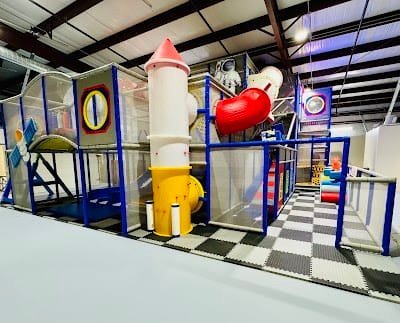Play cafe in Edmond INTO SPACE indoor playground 1