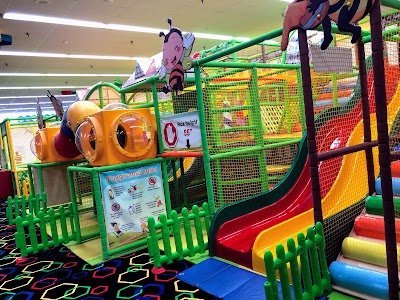 Play cafe in Woodbridge Beehive Indoor Playground 1